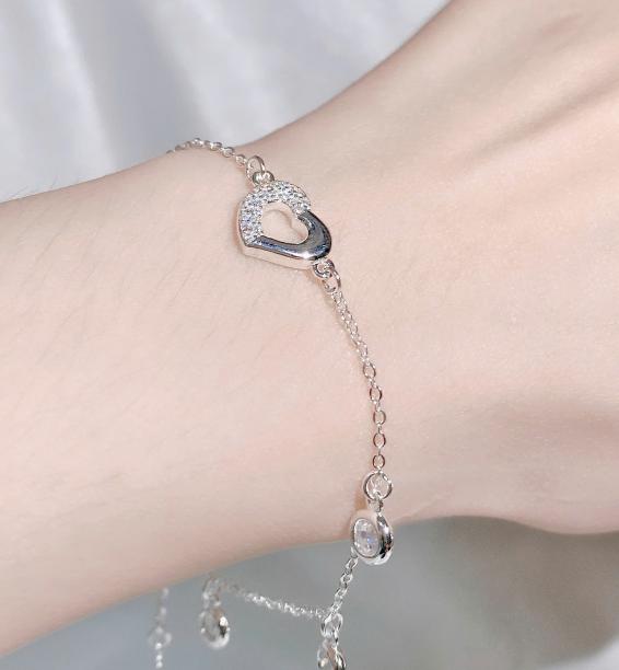 hình ảnh Lắc tay tim phối đá trắng